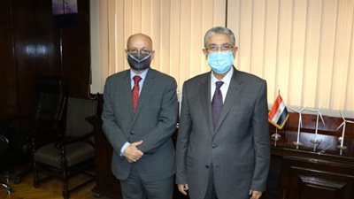 وزير الكهرباء يتابع مع سفير قبرص الجديد بالقاهرة تطورات الربط الكهربائى