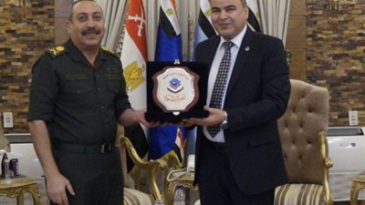 رئيس أسيوط للتكرير يزور المنطقة الجنوبية العسكرية للتهنئة بنصر أكتوبر