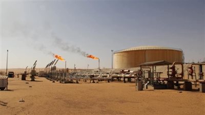 النفط يخسر أكثر من 1% مع عودة النفط الليبي