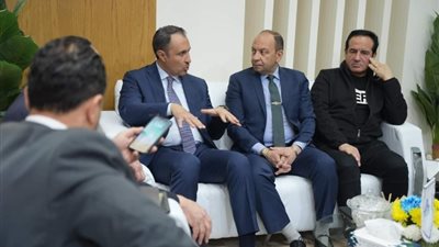 رئيس «غاز مصر» يستقبل وفد أردنى بجناح الشركة بمعرض إيجيبس2023