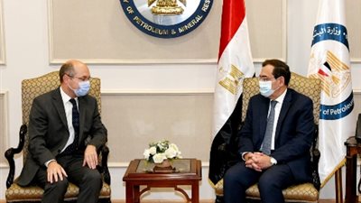 وزير البترول يبحث مع سفير المجر بالقاهرة تبادل الخبرات فى أوجه الصناعة والمنح  الدراسية بين البلدين