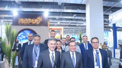وزير البترول يتفقد جناح شركة موبكو خلال فعاليات اليوم الثاني من معرض ايجبس ٢٠٢٣
