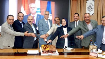 مجلس إدارة «أنربك» يكرم رئيس «الاسكندرية للبترول» لبلوغه سن التقاعد