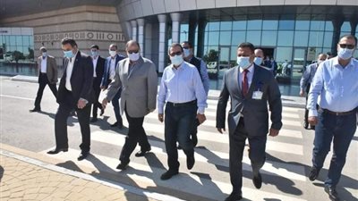 صور.. وزير البترول يتفقد مشروع مجمع التكسير الهيدروجينى التابع لـ«أنوبك» بأسيوط