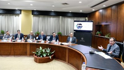 وزير البترول يتابع خطة التوسع في استخدام الغاز كوقود للسيارات