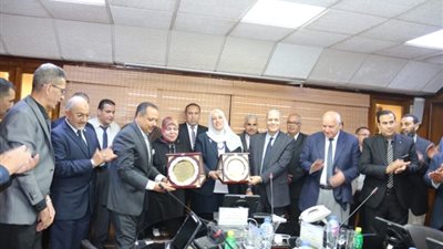 شمال القاهرة للكهرباء تكرم درويش والبيلاوى فى عيد الأم