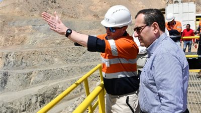 الملا من «السكرى»: لدينا ثروات وشركات عالمية وكوادر تؤهلنا لتحقيق المأمول من التعدين