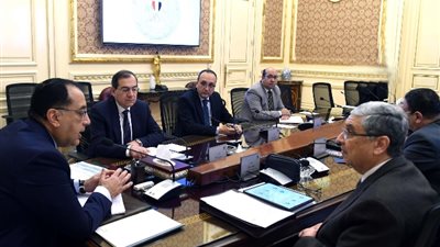 رئيس الوزراء يتابع موقف مشروعات الطاقة المتجددة.. ومذكرات التفاهم الخاصة بإنتاج الهيدروجين الأخضر