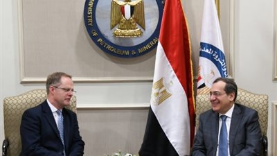 وزير البترول يبحث أنشطة الشركات البريطانية العاملة في مصر مع السفير البريطانى بالقاهرة