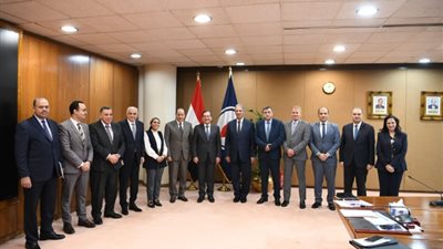 «الملا» يترأس الاجتماع الدورى لمتابعة تنفيذ إجراءات مواجهة تحديات الأزمة العالمية الحالية