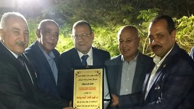 تقديرا لجهودهما..نقابية«شمال القاهرة»للكهرباء تكرم الثنائى«كامل»و«عبد الصمد»
