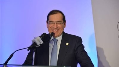 الملا يستعرض المشروعات الجديدة ضمن الخطة القومية للبتروكيماويات 2040