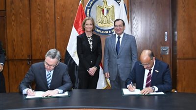 الملا يشهد توقيع اتفاقية مشروع إنتاج الميثانول الأخضر الأول من نوعه الشرق الاوسط بشركة انربك