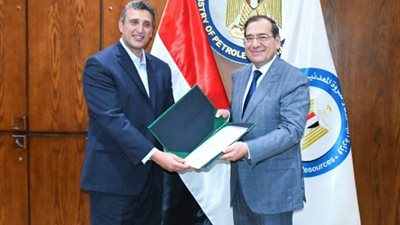 شركة مينرفا تقتنص أولي الرخص لمزاولة الشركات العالمية لتموين السفن بالموانئ المصرية