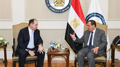 وزير البترول يستعرض أنشطة أباتشي مع الرئيس التنفيذى للشركة