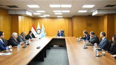 الملا يستقبل وفد لجنة التعدين بغرفة التجارة الأمريكية لبحث جهودها في الترويج للفرص الاستثمارية