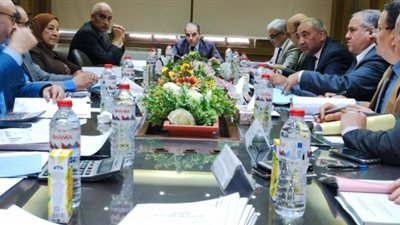 الموافقة على زيادة صرف حافز شهرى لفرق الخطوط الهوائية ب«مصر الوسطى»