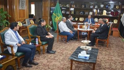 محافظ القليوبية يناقش مع رئيس «القاهرة للتكرير» رفع كفاءة منظومة النظافة بمدينة شبرا الخيمة