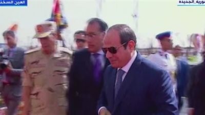 الرئيس السيسى يصل مقر افتتاح مجمع مصانع إنتاج الكوارتز بالعين السخنة