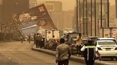 سقوط أشجار وأعمدة ولوحات إعلانية وغلق موانئ.. أثار الطقس السيئ بالمحافظات