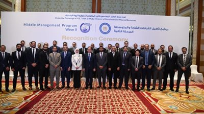 صور.. وزير البترول يكرّم خريجي برنامج تأسيس وتأهيل القادة