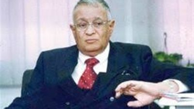 وزير البترول ينعى فقيد قطاع البترول والصناعة المصرية المهندس مصطفى الرفاعى