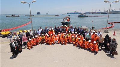 مصر المحروسة 19.. بتروسيف تنفيذ مناورة بحرية رئيسية لمكافحة التلوث البحري بميناء غرب بورسعيد