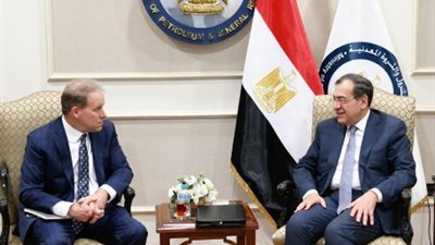 وزير البترول بستقبل مساعد وزيرة الطاقة الامريكية لإدارة الطاقة الأحفورية والكربون