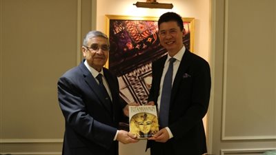 وزير الكهرباء يستقبل رئيس إحدى الشركات الصينيةالرائدة فى مجال تصنيع الخلايا الشمسية