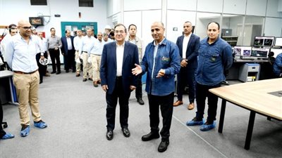 الملا يتفقد سير العمل بشركة أنربك ويستعراض النتائج الإيجابية للمشروعات الجديدة