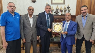 برئاسة«الفقى»..قيادات«الإسكندرية للتوزيع»يهنئون رئيس مياه الشرب بتجديد الثقة