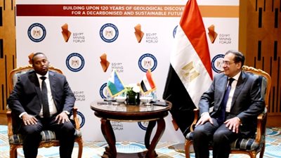على هامش فعاليات اليوم الثاني لمنتدى مصر للتعدين .. الملا يلتقي وزير الطاقة بجيبوتي
