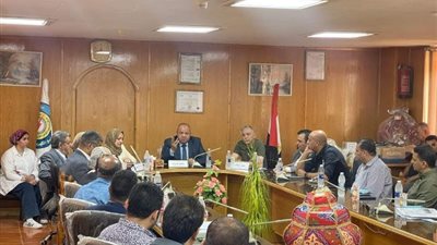 «أبو ورده»يكرم القيادات الشبابيةوالعاملين المميزين