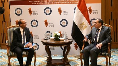 الملا يعقد جلسة مباحثات مع مدير مركز أبحاث كانتميت مايننج التابع لمؤسسة الموارد الطبيعية الكندية