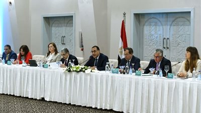 بحضور ممثلى شركات محلية وعالمية..«مدبولى»يترأس مائدة مستديرة حول صناعة الهيدروجين الأخضر