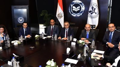 بحضور إبراهيم مكي.. قطاع البترول يؤسس أول شركة إلكترونياً في مصر