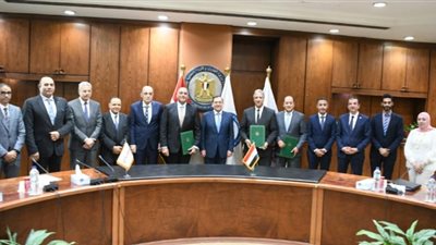 الملا يشهد توقيع مذكرة تفاهم بين جهاز تنمية المشروعات وهيئة البترول وإيجاس