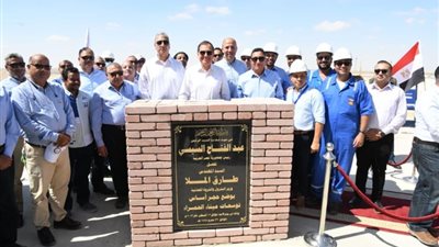 الملا يفتتح و يضع حجر أساس مشروعات التطوير والتوسعات بميناء الحمراء البترولي