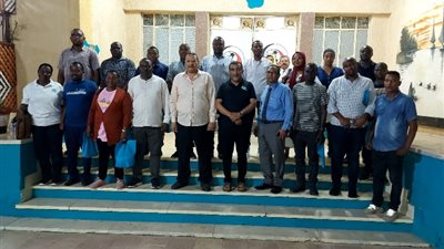 وفد تنزانى يقوم بجولة تفقدية لمشروعات الكهرباء بأسوان