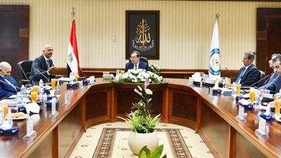 الملا يتابع تنفيذ المشروعات الجديدة لزيادة الانتاج ورفع الكفاءة التشغيلية بشركتي «ميدور» و«أموك»