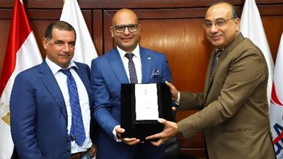 غازتك تكرم مدير عام مساعد التحويل لحصوله على المركز الأول في مسابقة البحث العلمي لجمعية البترول