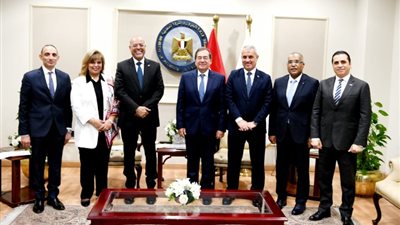 جبران وهيئة مكتب نقابة البترول يلتقون بوزير البترول لمناقشة عدد من المقترحات