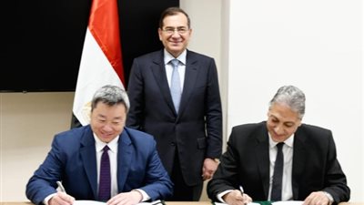 «هيئة البترول» و«اباتشى الامريكية» توقعان اللائحة التنظيمية لإدارة عمل شركة خالدة