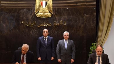 باستثمارات مليار يورو.. رئيس الوزراء يشهد توقيع عقد إنشاء مصنع إطارات بـ«اقتصادية قناة السويس»