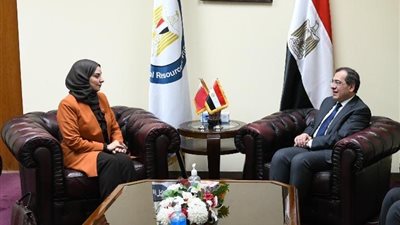 وزير البترول يلتقي سفيرة البحرين لتعزيز سبل التعاون 