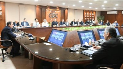 الملا يترأس الاجتماع الاول للجنة العليا لمتابعة منظومة تداول وتوزيع المنتجات البترولية