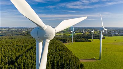 «الأحواض الإماراتية» تدشن العمل بمنصتي رياح في بريطانيا بطاقة 1.4 جيجاوات