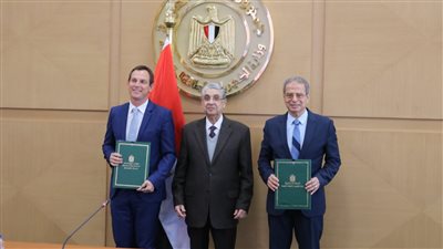 توقيع بروتوكول تعاون بين «القابضة للكهرباء»  و«شنايدر اليكتريك»مصر ف لتحسين الفقد الفنى