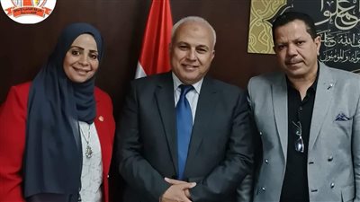 تقديرا لجهوده..«نقابية» القاهرة لإنتاج الكهرباء تكرم مدير عام الخدمات الطبية