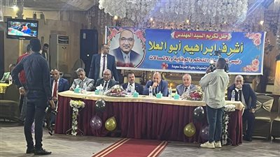 بحضور قيادات «الكهرباء».. احتفالية خاصة بمناسبة بلوغ رئيس قطاعات التحكم بـ«جنوب القاهرة»سن المعاش